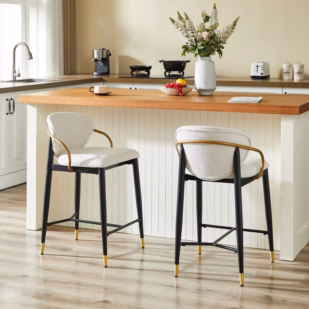 Set di 2 sgabelli da bar Chicfurn regolabili con schienale e poggiapiedi in tessuto chenille beige, nero e oro – 2