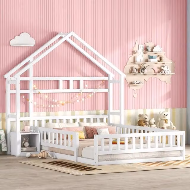Letto per bambini 140x200 cm a casetta con sponda e comodino; legno di pino e MDF; bianco