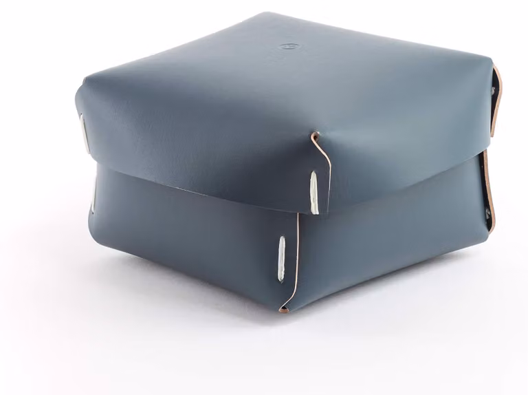 Contenitore in pelle riciclata, sostenibile e versatile, dimensioni 30x20x15 cm, ideale per arredare qualsiasi ambiente