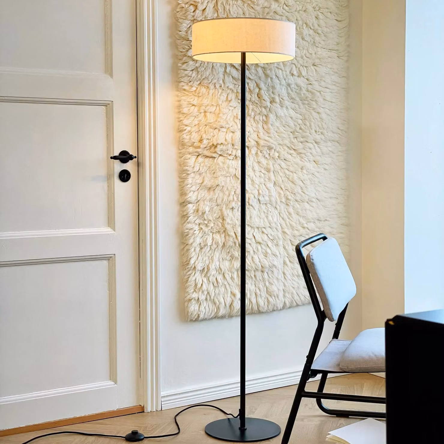 Dyberg Larsen Lampada da terra Calix, Nero, Soggiorno / Sala da pranzo, Metallo, Design, Lampada da terra