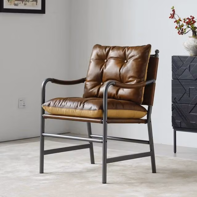 Sedia da pranzo imbottita ¨C Minimal ¨C rivestimento similpelle, gambe metallo nero, design moderno