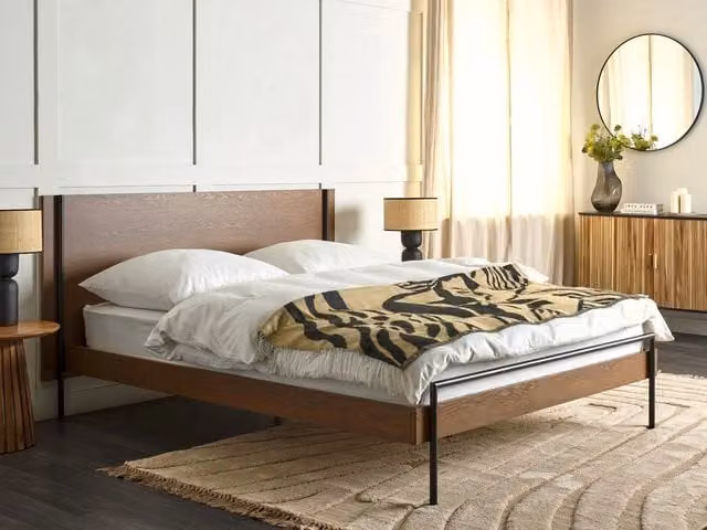 Letto Beliani moderno in frassino marrone con rete a doghe e gambe in metallo L/P/H: 208 x 160 x 184 cm – 1