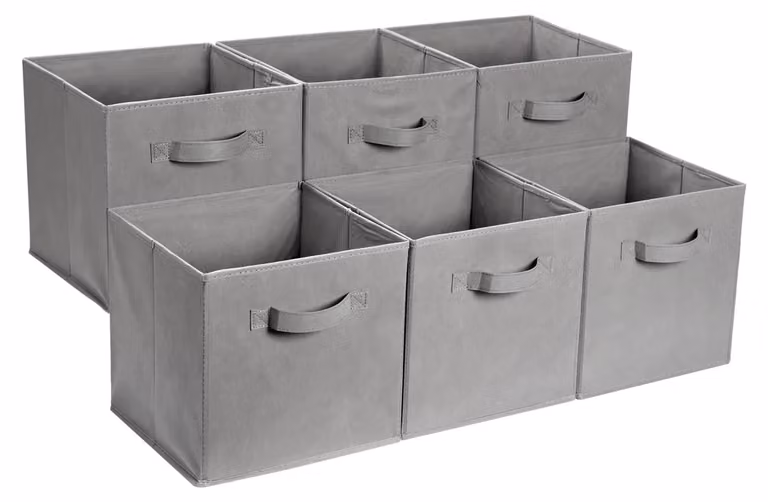 A. Cubi/organizzatori pieghevoli in tessuto, ideali per la conservazione, dotati di maniglie