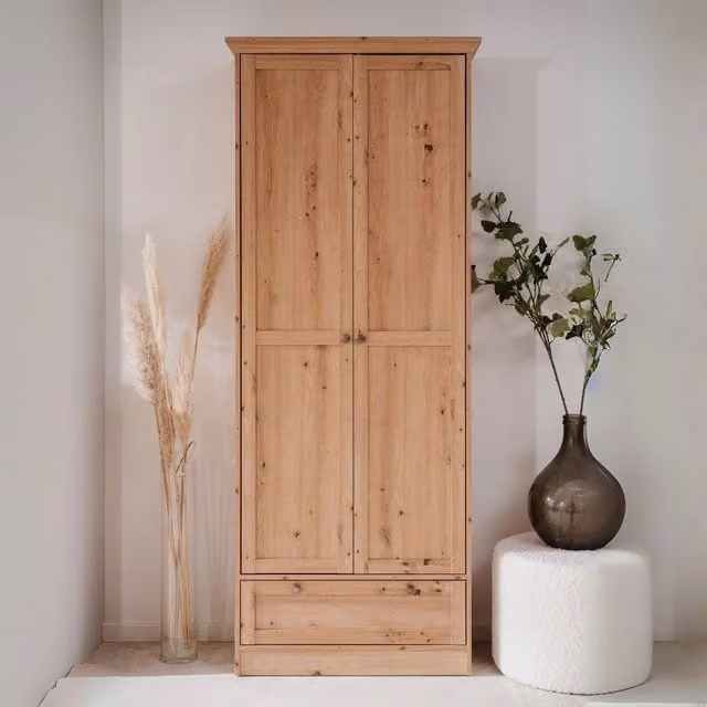 Armadio tuttopiani 2 ante e cassetto rovere anticato Timber40A 80x39x200H L'eleganza del legno, la funzionalità dello spazio