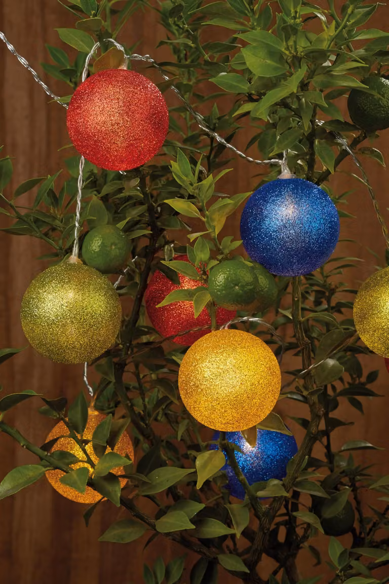 Catena luminosa a LED con 12 palline, diametro 6 cm, luce bianco caldo, lunghezza 1,60 metri, alimentazione a batteria