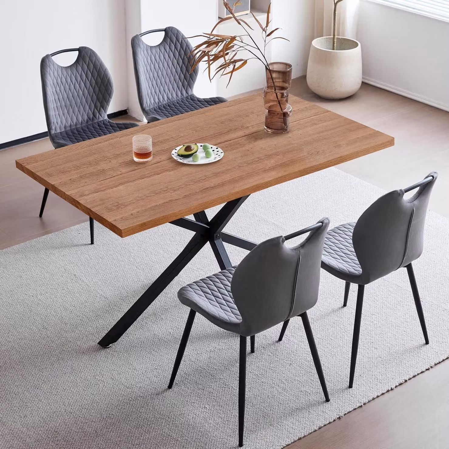 Set da pranzo composto da tavolo e 4 sedie, dimensioni 140 cm per lato, finitura in legno scuro/grigio