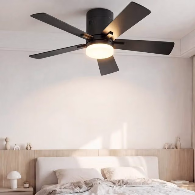 Ventilatore da soffitto moderno in metallo nero con luce LED regolabile e telecomando, diametro 106,6 cm, ideale per soggiorno e camera da letto
