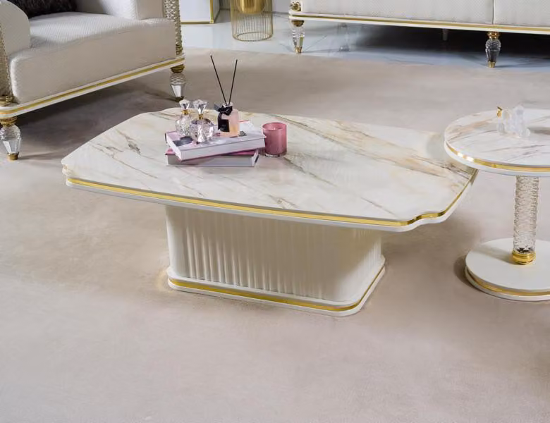 Elegant und stilvoller Couchtisch, der eine Atmosphäre der Raffinesse schafft.