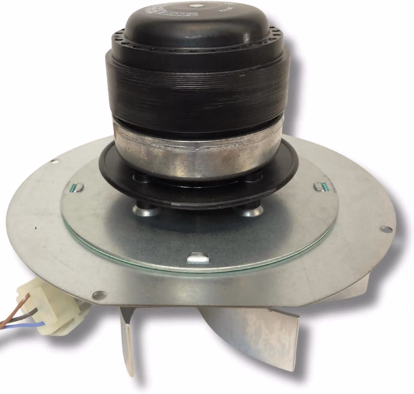 Sistema di aspirazione per stufe a pellet con motore EcoFit 2RECA3, modello FANDIS VFCA23, dotato di ventola alta 25 mm, potenza 23/27 watt, diametro della ventola 150