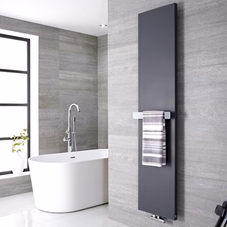 Radiatore di Design Verticale con Porta Asciugamani Antracite - 1800 x 500mm - 1123W - Rubi