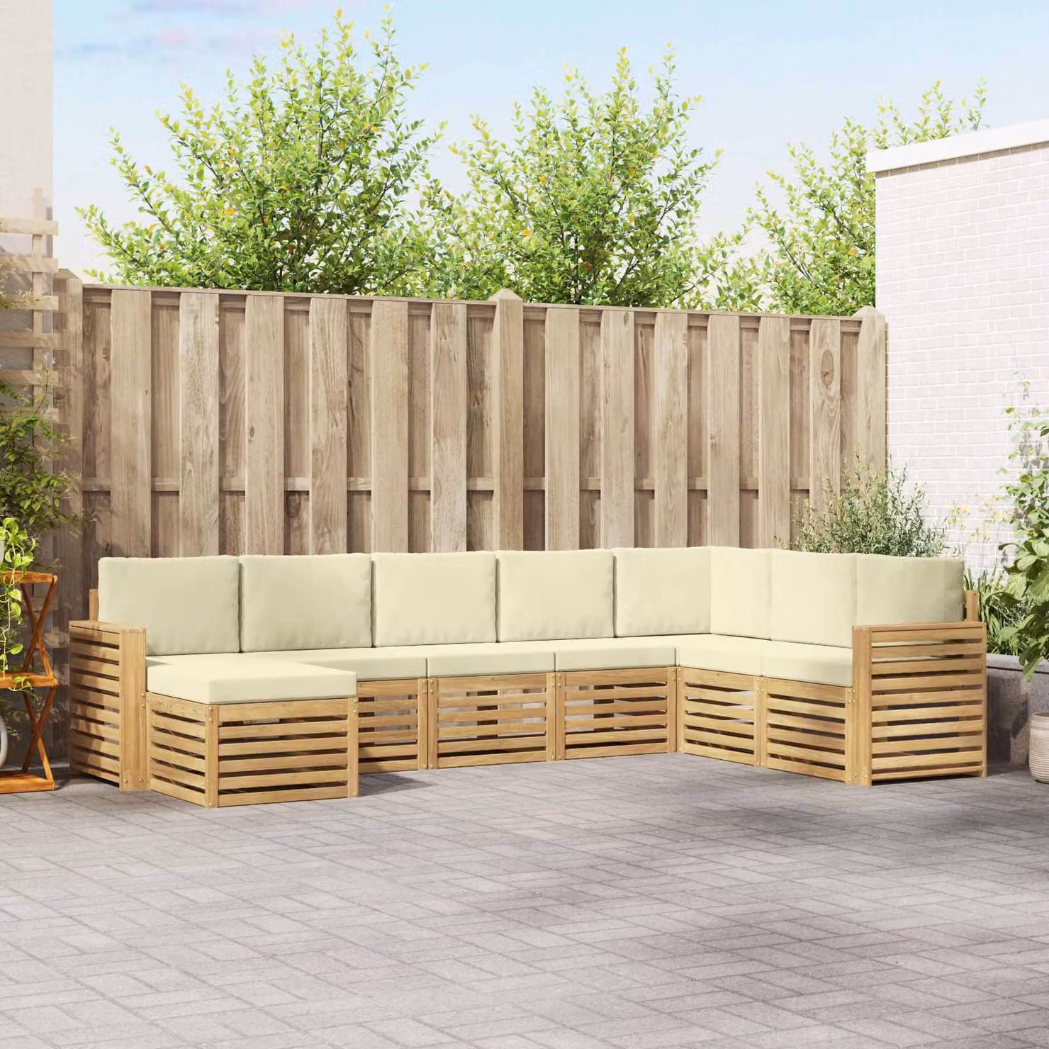 vidaXL Set di divani da esterno a L composto da 8 pezzi in legno di acacia con cuscini in poliestere bianco e beige