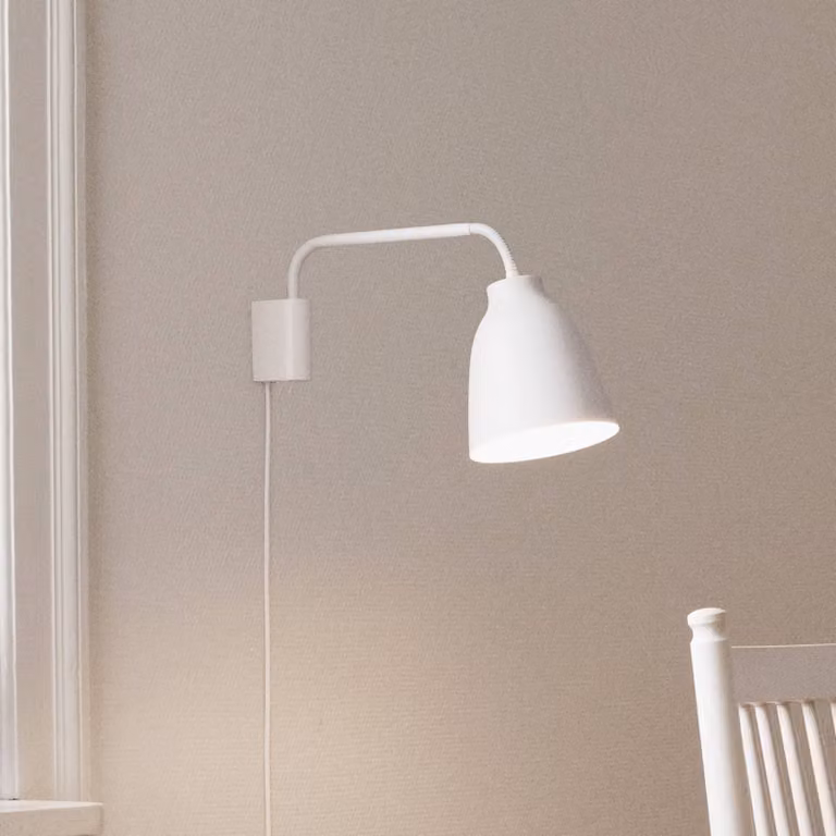 FRITZ HANSEN Applique da parete di design Caravaggio, dimmerabile, Bianco / Opale, Soggiorno / Sala da pranzo, Metallo, Design, Applique