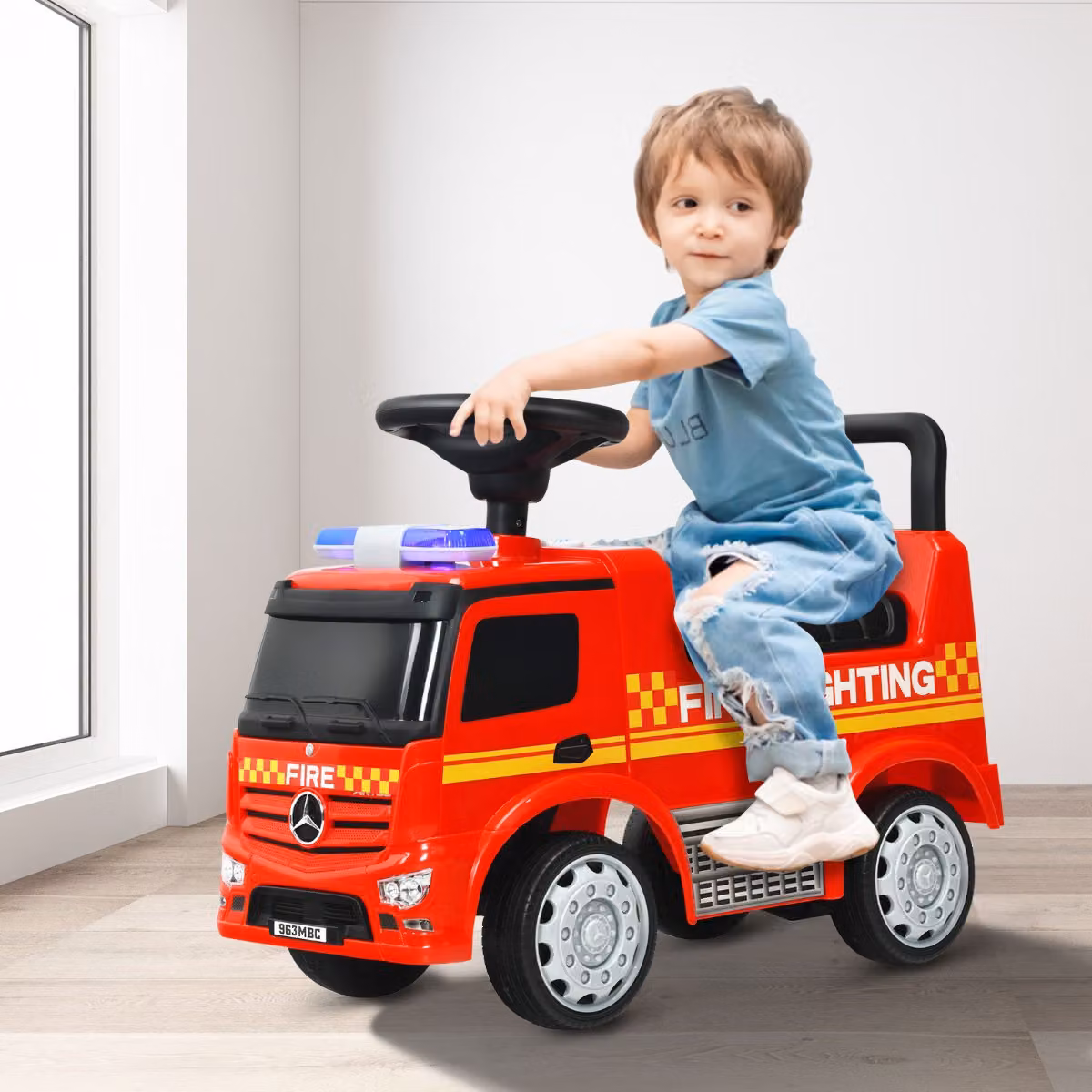 Costway Camion dei pompieri Mercedes Benz per bambini rosso con spazio nascosto e macchinina a spinta cavalcabile