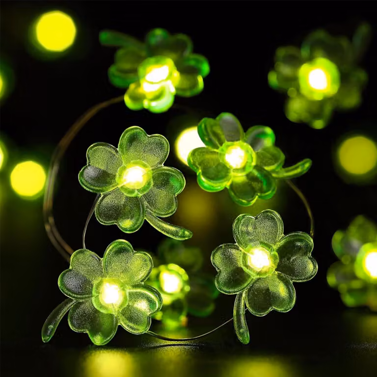 Catena luminosa a LED a forma di trifoglio, lunghezza 3 metri, 30 LED, colore verde, alimentazione a batteria