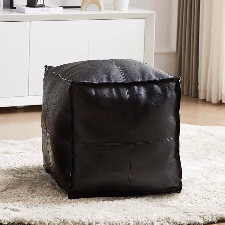 Pouf in ecopelle, 45x45x45 cm, color beige chiaro, forma quadrata