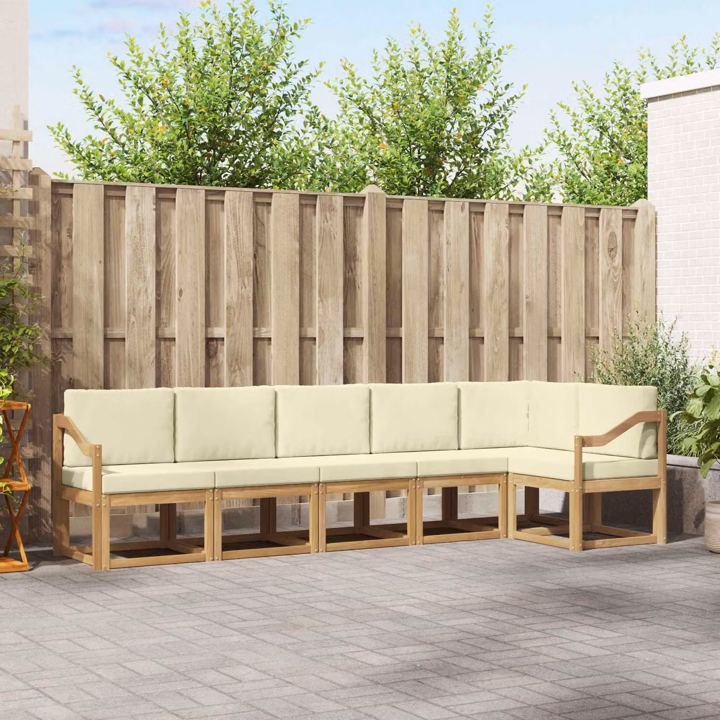Set di divani da esterno vidaXL a forma di L composto da 6 pezzi in legno di acacia con cuscini bianchi e beige per giardino e terrazzo L/P/H: 304 x 126,5 x 73 cm