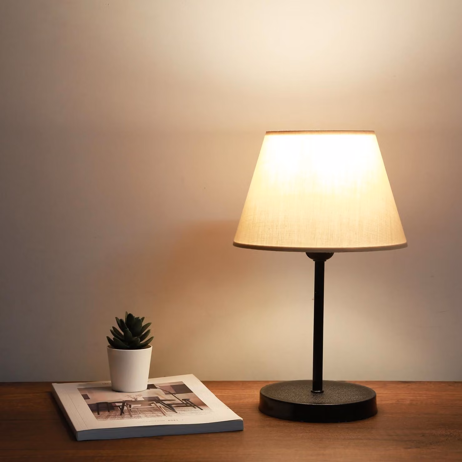 Opviq, lampada da tavolo di alta qualità interamente in metallo, beige e nero, altezza 36 cm, paralume 22 x 14 cm, cavo da 150 cm, attacco E27, max 40 W | Design elegante per ogni casa.