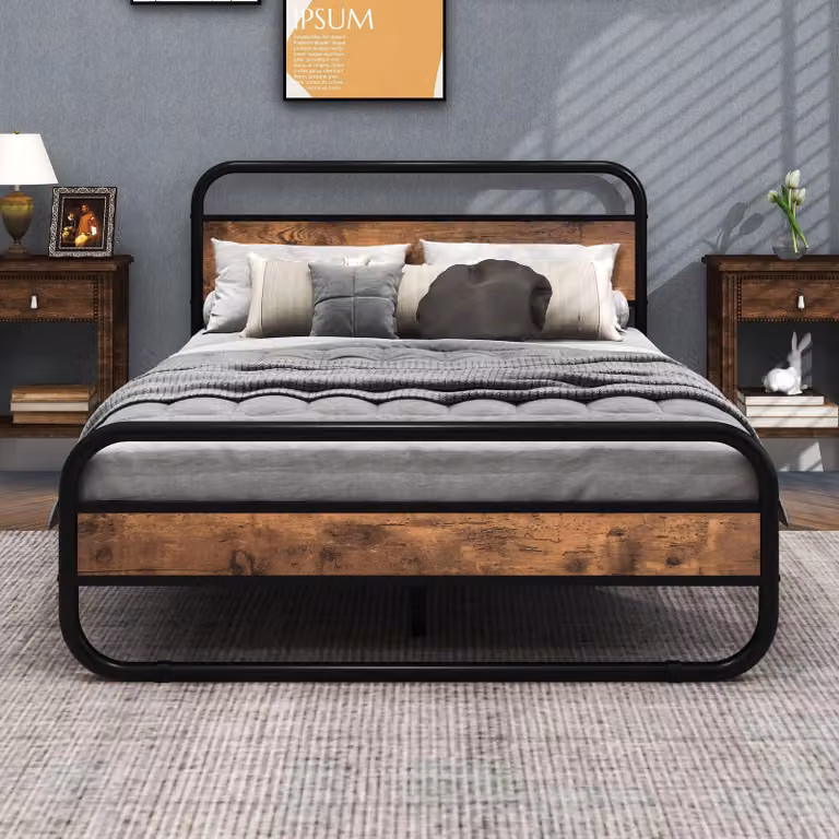 Letto matrimoniale con struttura in metallo e testiera in legno, dimensioni 135x196 cm