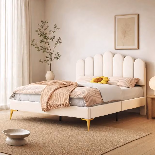 Letto imbottito ULEVR 140x200 cm con testiera regolabile, rete a 12 doghe e rivestimento in velluto beige