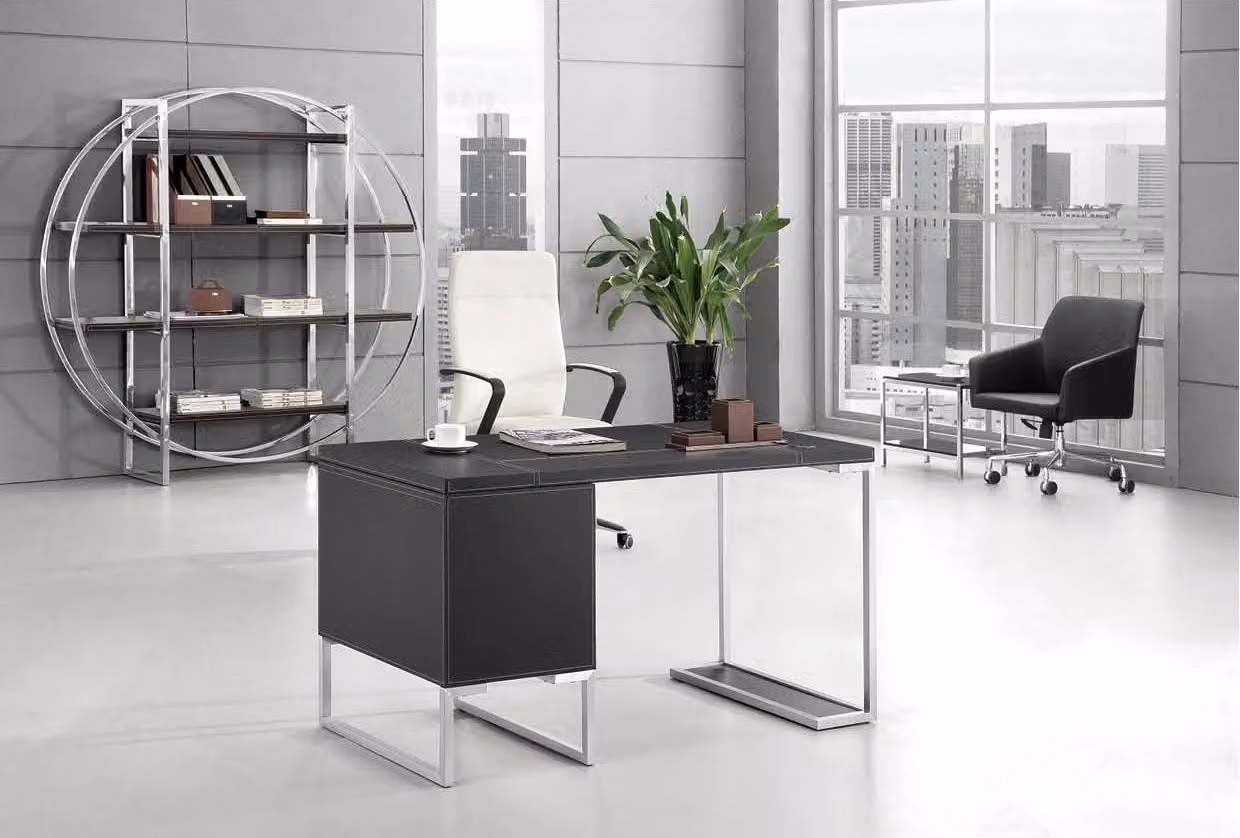 Moderner Schreibtisch aus MDF und Edelstahl in Holzoptik