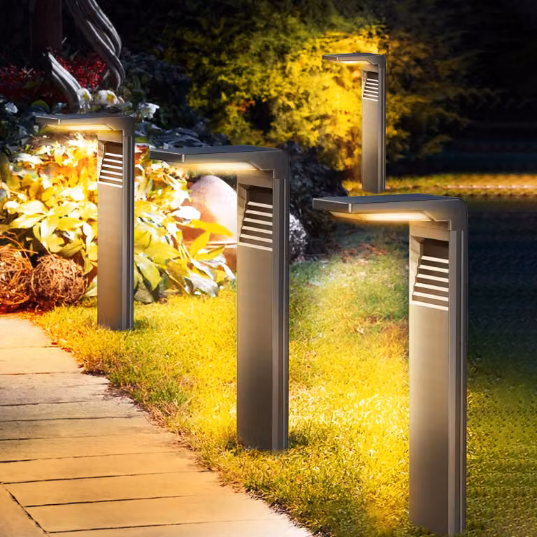 Set di 4 luci solari a LED per vialetti, grado di protezione IP64, 200 lumen, luce bianco caldo