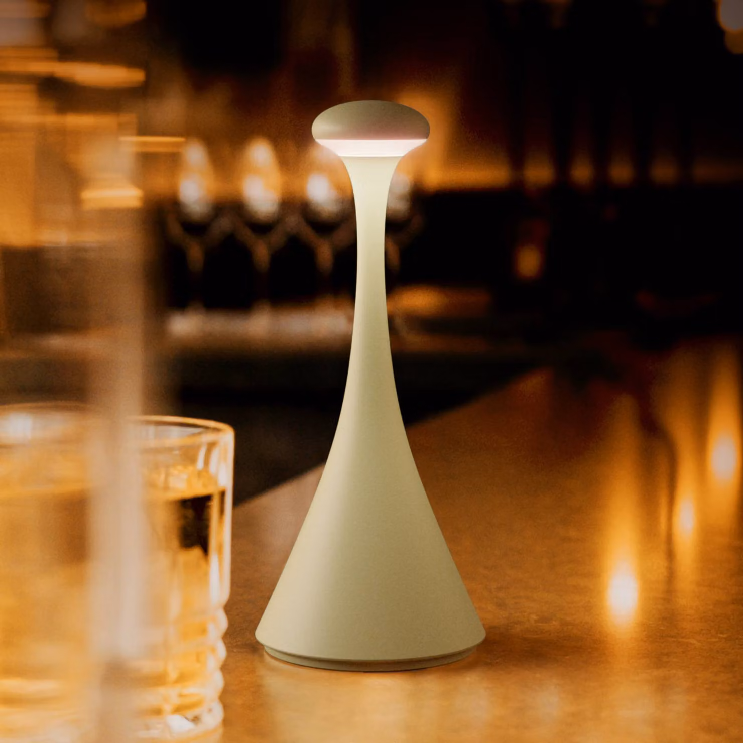 Sigor Lampada da tavolo ricaricabile a LED Nudrop mini, verde salvia, IP54, dimmerabile, Verde, Soggiorno / Sala da pranzo, Alluminio