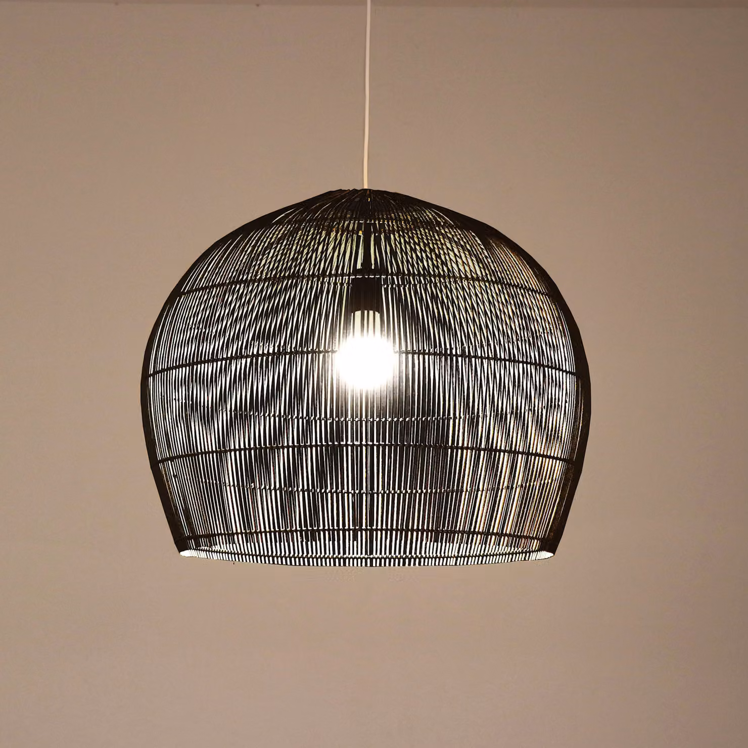 Fine Asianliving Bamboo Hanging Lamp Lampada a sospensione Nero fatto a mano - Felipe D62.5xH51cm Lampada a sospensione Illuminazione Paralume di bambù Tessuto Illuminazione Lampada Rotan