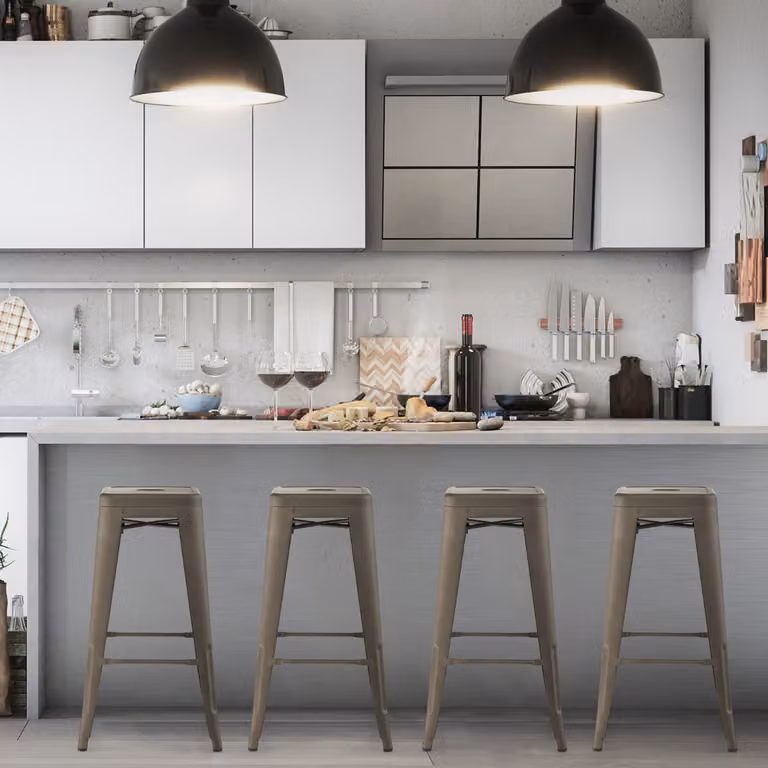 Set di 4 sgabelli da bar impilabili Costway in metallo con poggiapiedi, colore bronzo antico, Altezza: 76 cm