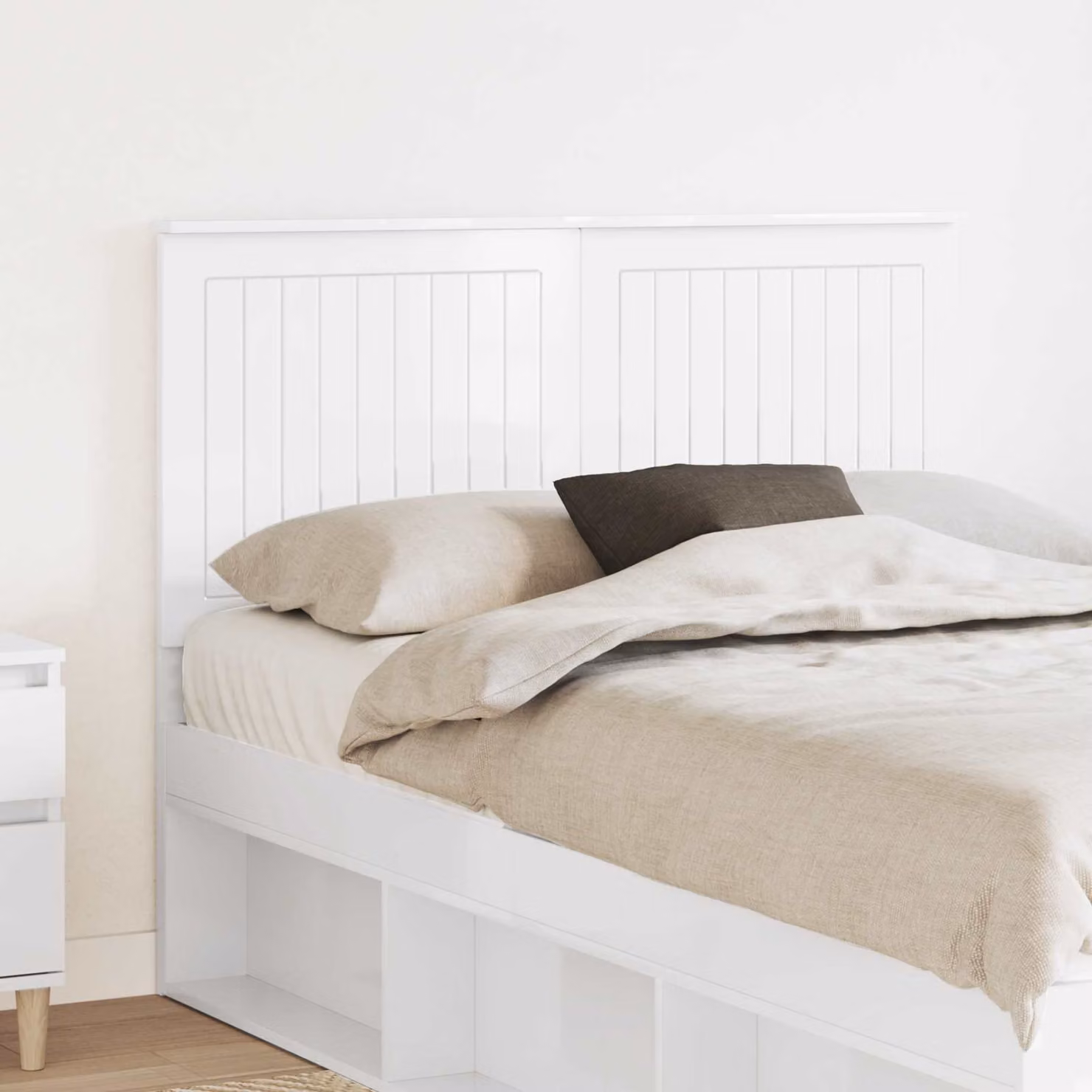 Testiera per letto moderna vidaXL in legno ingegnerizzato bianco lucido con scomparti laterali L: 138 cm, H: 7 cm, P: 13,2 cm