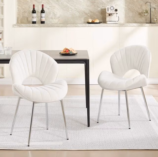 Sedia da pranzo moderna MODFU in tessuto e similpelle beige e bianca con struttura in metallo L: 66 cm, P: 55,5 cm, H: 55,5 cm