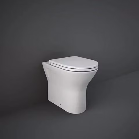 Set di sanitari filomuro FEELING Rak Ceramics in ceramica, WC, bidet e copriwater soft-close, Bianco – 2