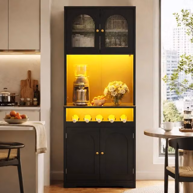 Credenza con vetrina LED RGB controllata da app portabottiglie ripiani regolabili MDF metallo nera 70 × 38.3 × 180 cm