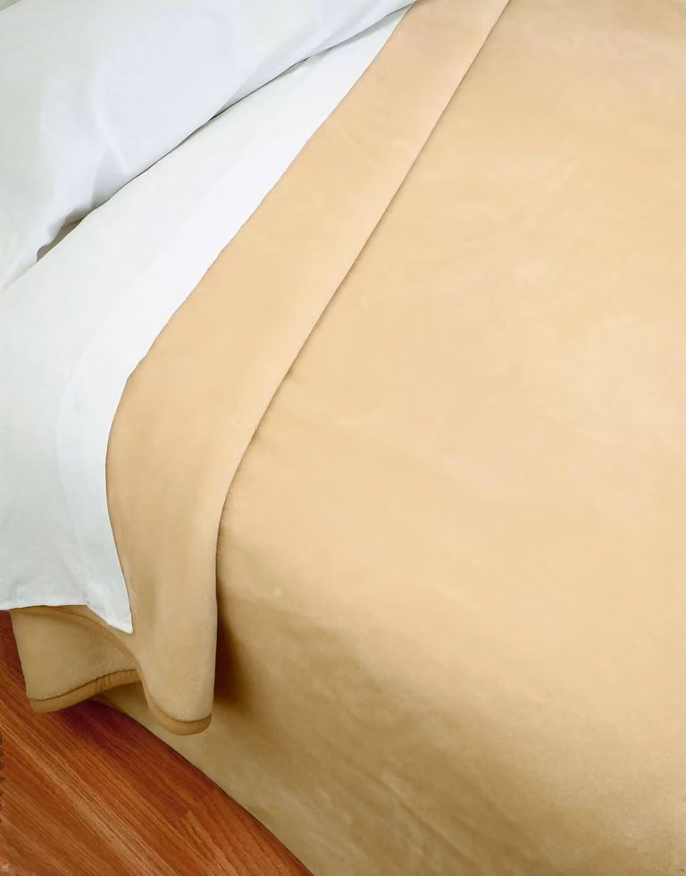 Copertura per letto, realizzata con materiali sostenibili, dimensioni 220x240 cm, ideale per la camera da letto