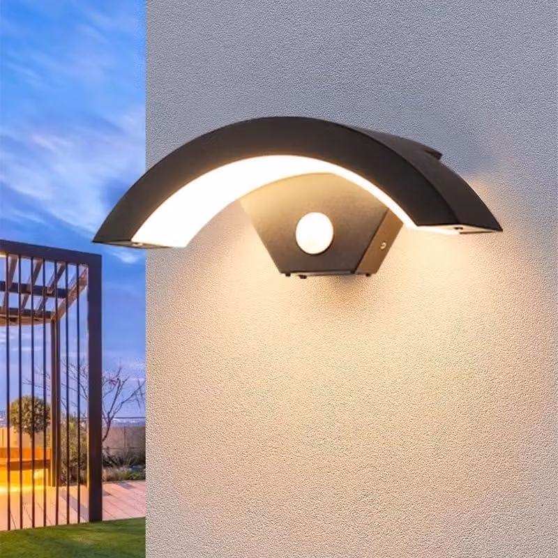 Lampada da parete esterna a LED, 24W, 2650 lumen, grado di protezione IP65, con sensore di movimento, colore nero