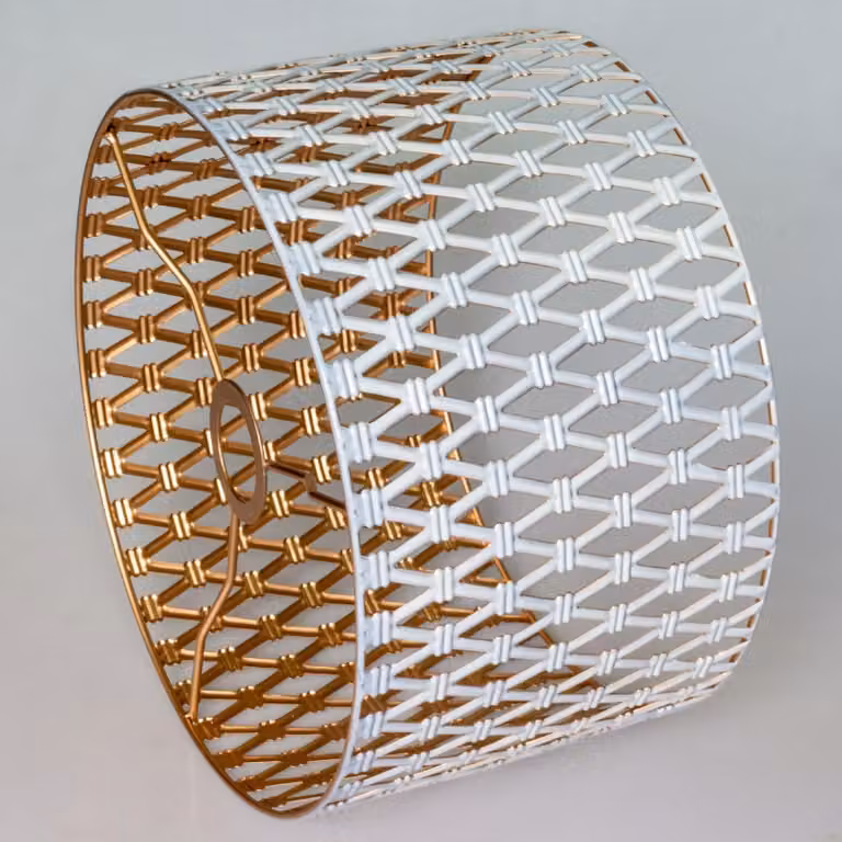 Omgoods - Paralume vintage in metallo, bianco e dorato, adatto per lampade da terra, lampadari e lampade da tavolo