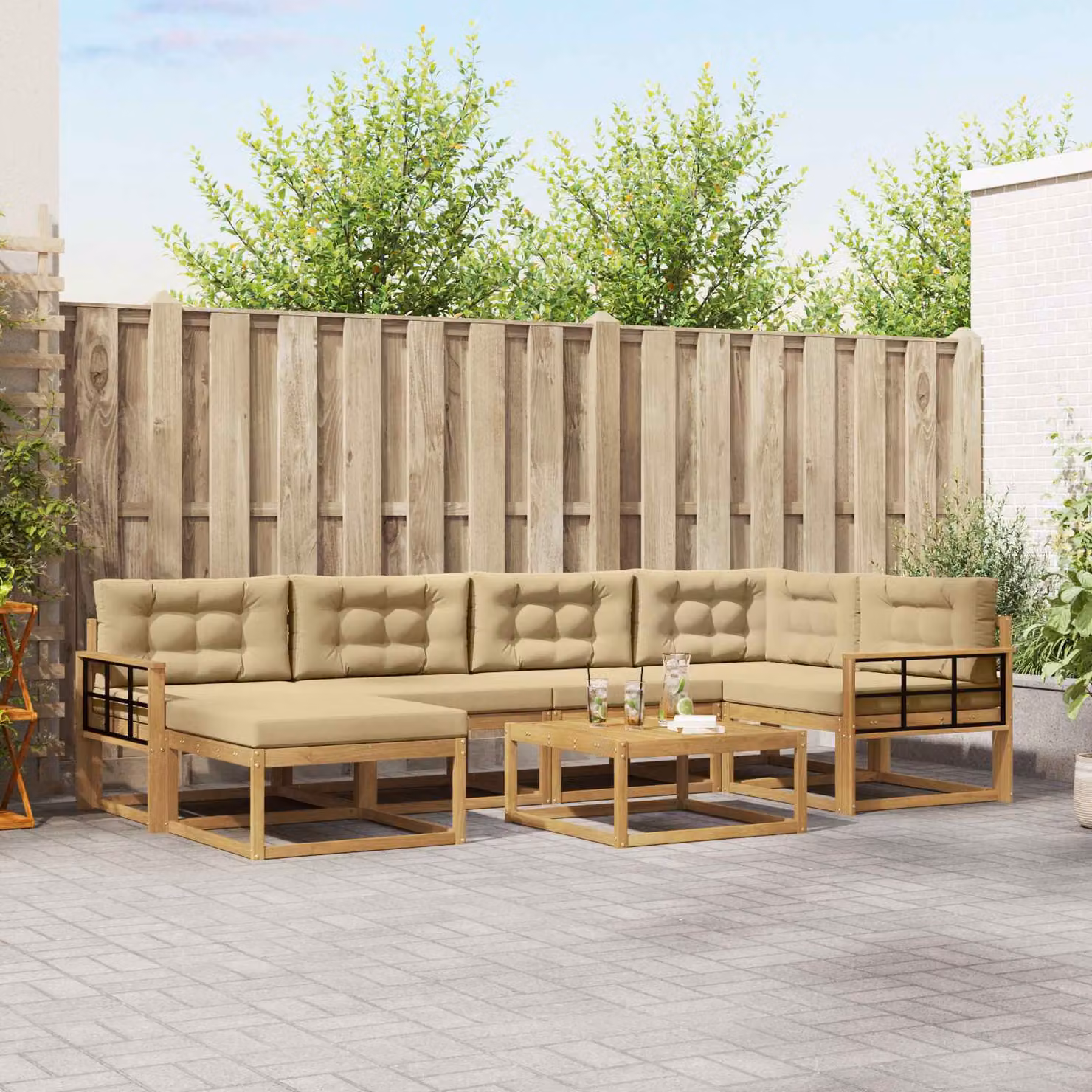 vidaXL Set di divani da esterno a L composto da 7 pezzi in legno di acacia con cuscini Bianco e Beige