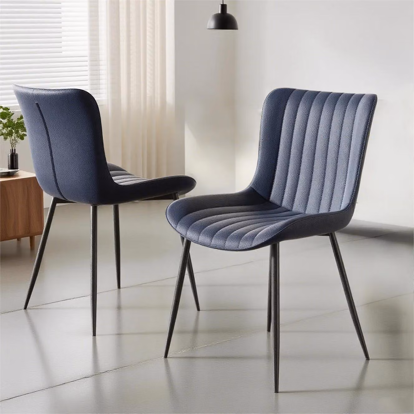 Set di 4 sedie da pranzo in ecopelle nera, dal design moderno, ideali per la cucina