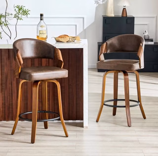 Set 2 sgabelli da bar con schienale; altezza seduta 66 cm; struttura in legno e rivestimento in PU marrone HAVRYA