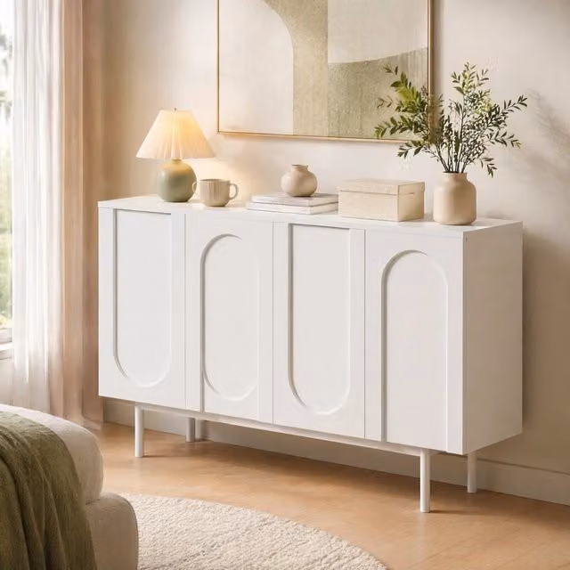 Credenza bianca con ante arcuate e ripiani regolabili in MDF e pannello truciolare