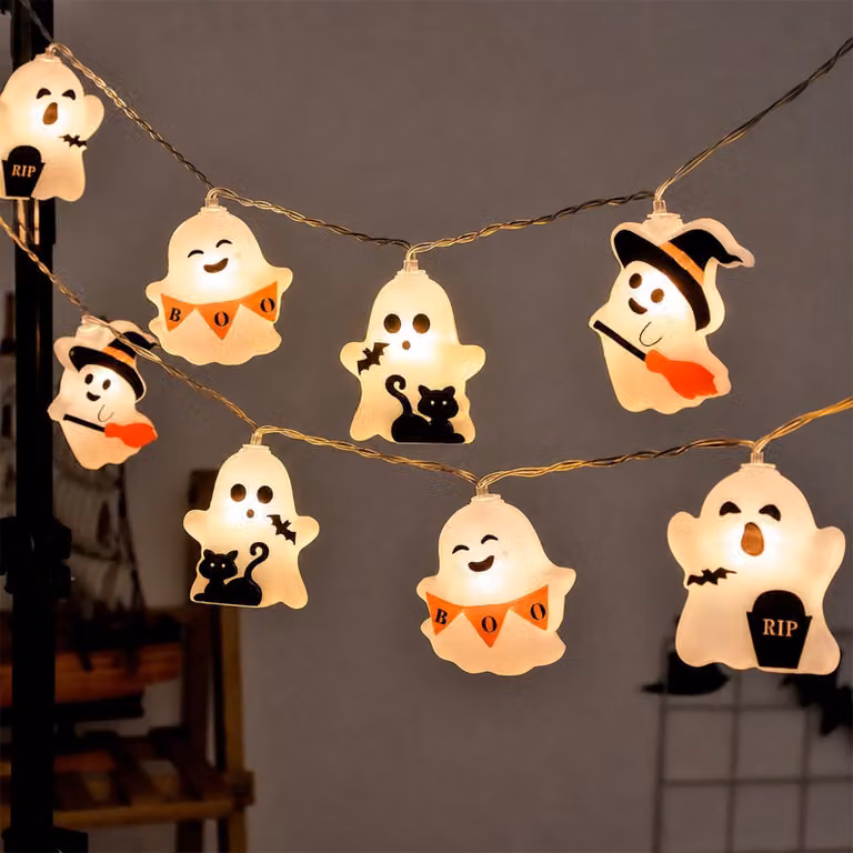 Catena luminosa a tema Halloween, con 10 luci a forma di fantasma, lunghezza 1,5 metri, luce bianco caldo, alimentata a batteria