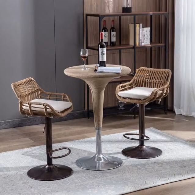 Set di 2 sgabelli da bar MODFU girevoli a 360 gradi regolabili in altezza, colore beige, con struttura in metallo e rattan