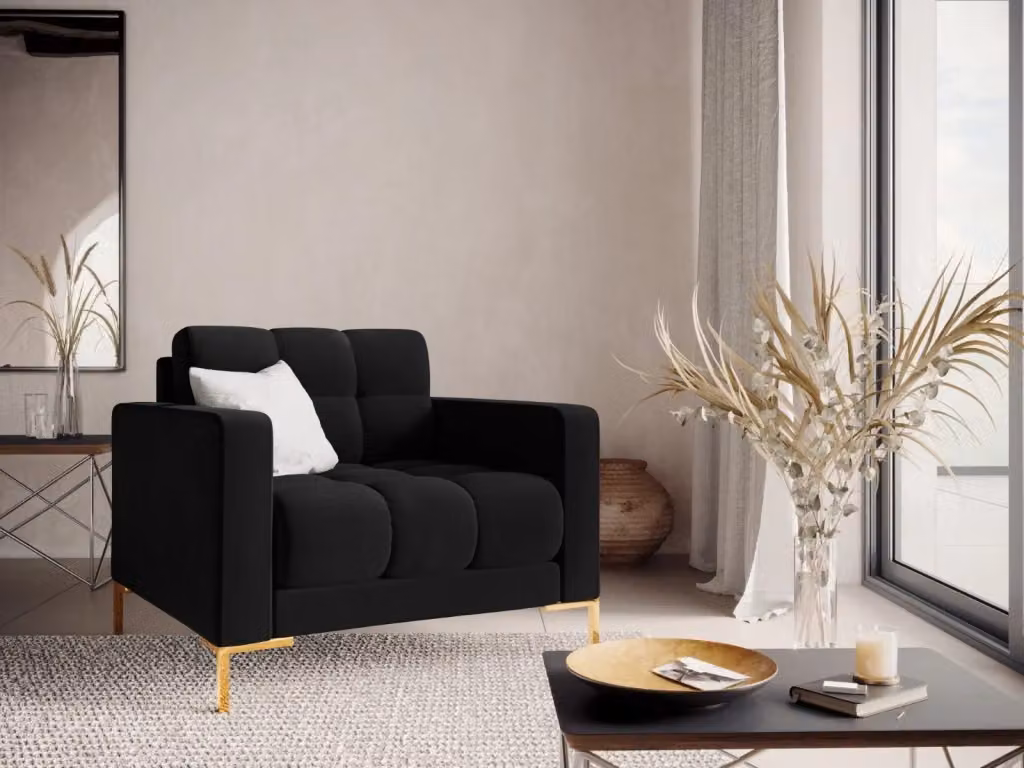 Poltrona Bali Cosmopolitan Design in velluto nero con struttura in metallo e braccioli – 2