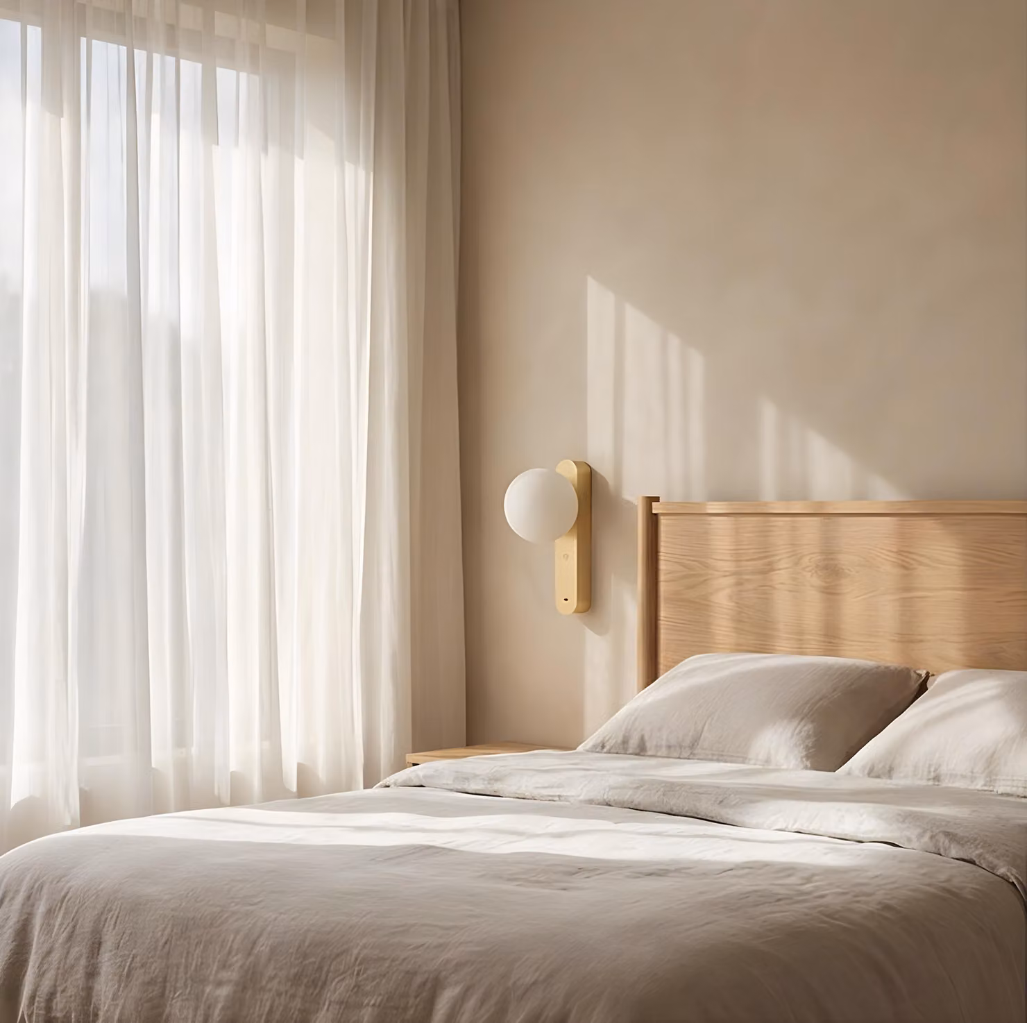 LedsC4 - Applique da parete con porta USB, illuminazione LED per interni, oro opaco, efficienza energetica, design moderno, versatile per progetti residenziali e commerciali