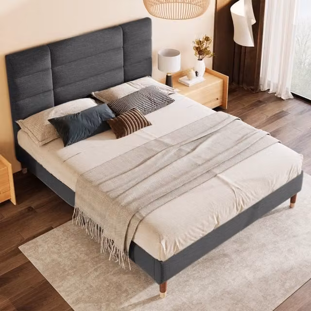 Letto matrimoniale OKWISH moderno in lino grigio con testiera imbottita e spazio sottostante, L/P/H: 140 x 200 x 101 cm – 1