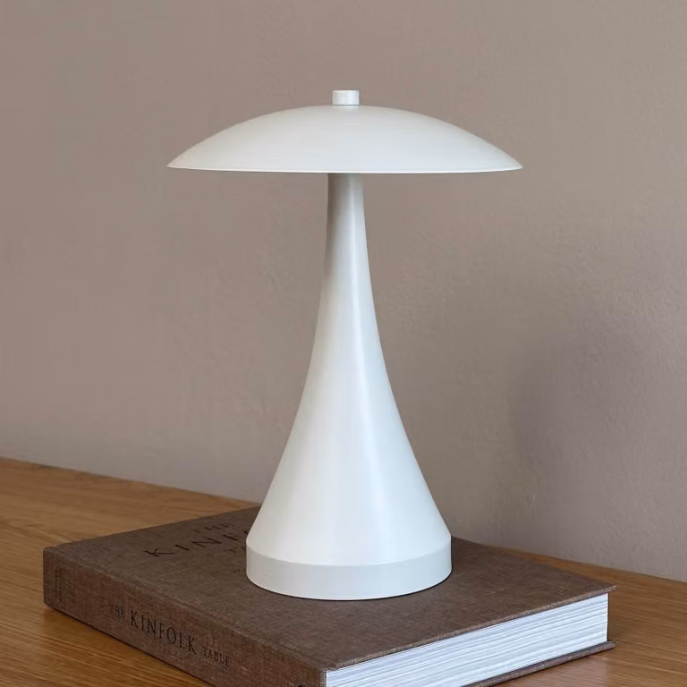 Dyberg Larsen Lampada da tavolo a LED Vienna, dimmerabile, Crema / Ambra, Soggiorno / Sala da pranzo, Metallo, Design, Lampada da tavolo LED