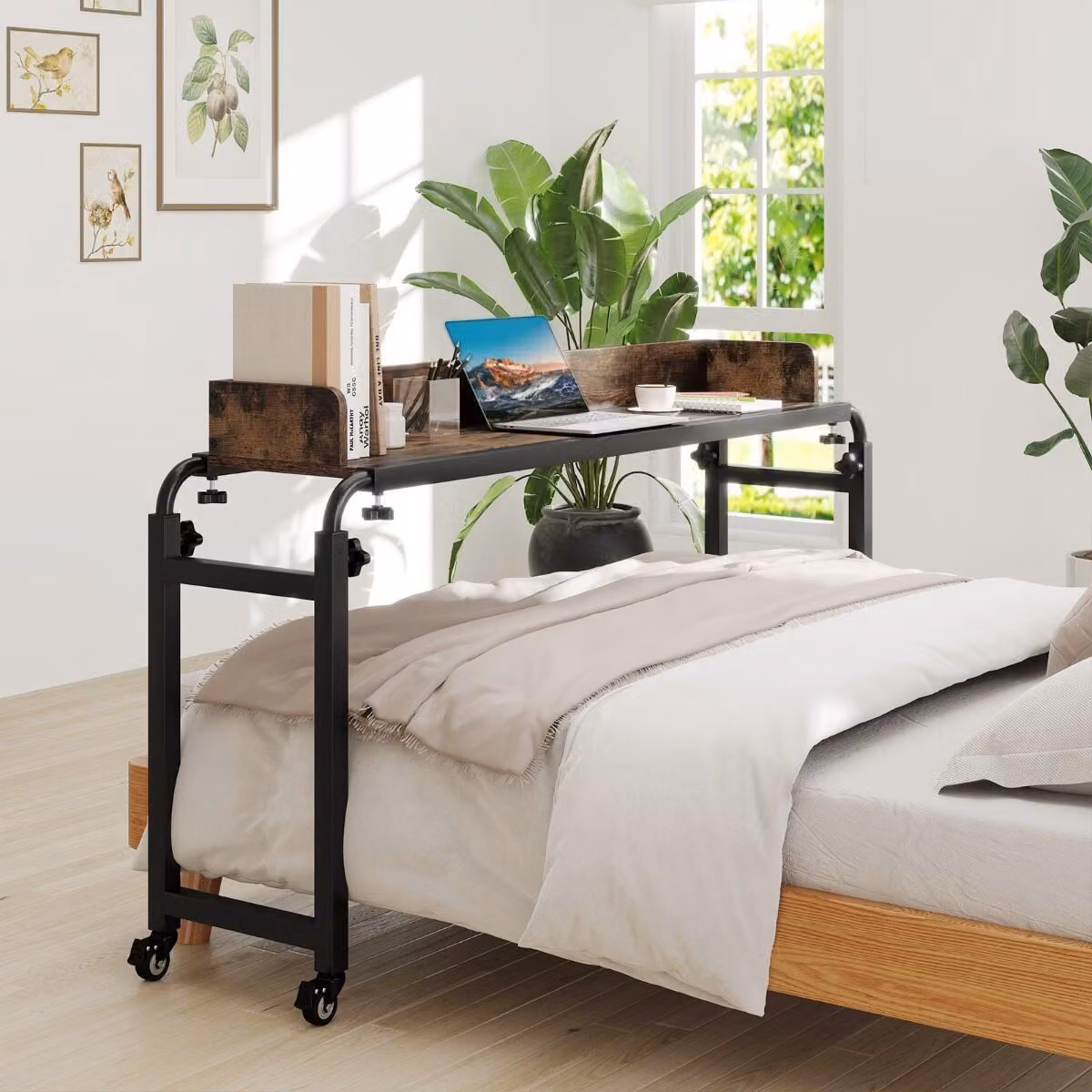 Scrivania mobile Costway con ruote e cuscino a cuneo per letto matrimoniale, colore marrone