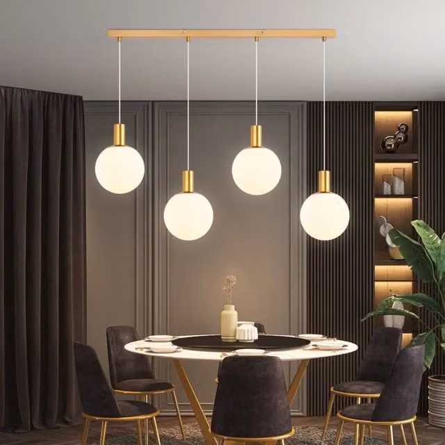 Lampada a sospensione ZMH moderna con 4 fiamme in vetro e metallo, colore oro e bianco, ideale per sala da pranzo, camera da letto o ufficio, attacco E27