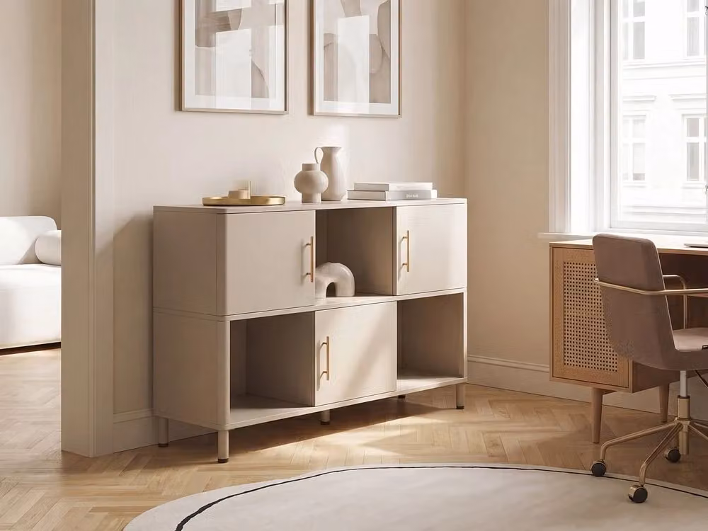 Credenza Beliani in metallo beige con maniglie dorate e design minimalista L: 120 cm, P: 40 cm, H: 80 cm – 2