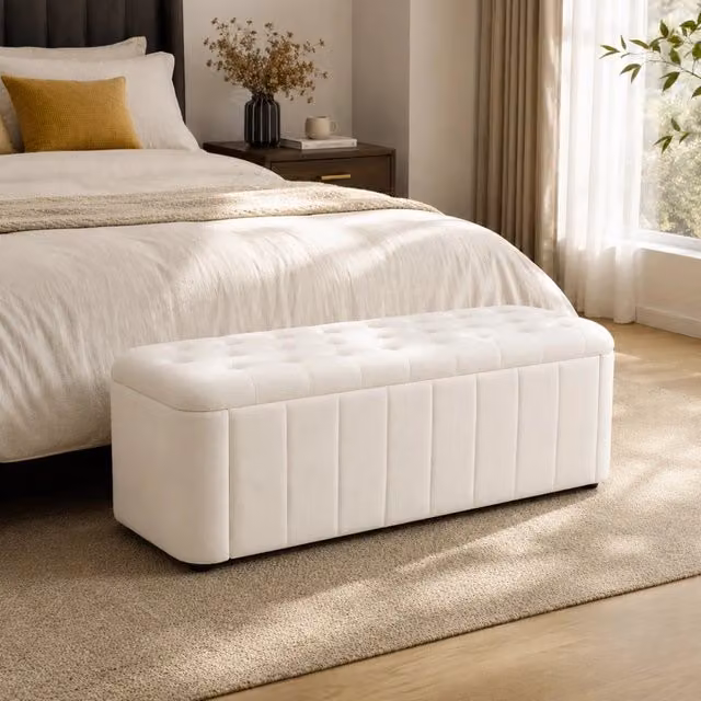 Panca contenitore imbottita in velluto beige con schienale capitonné; seduta per soggiorno e ingresso