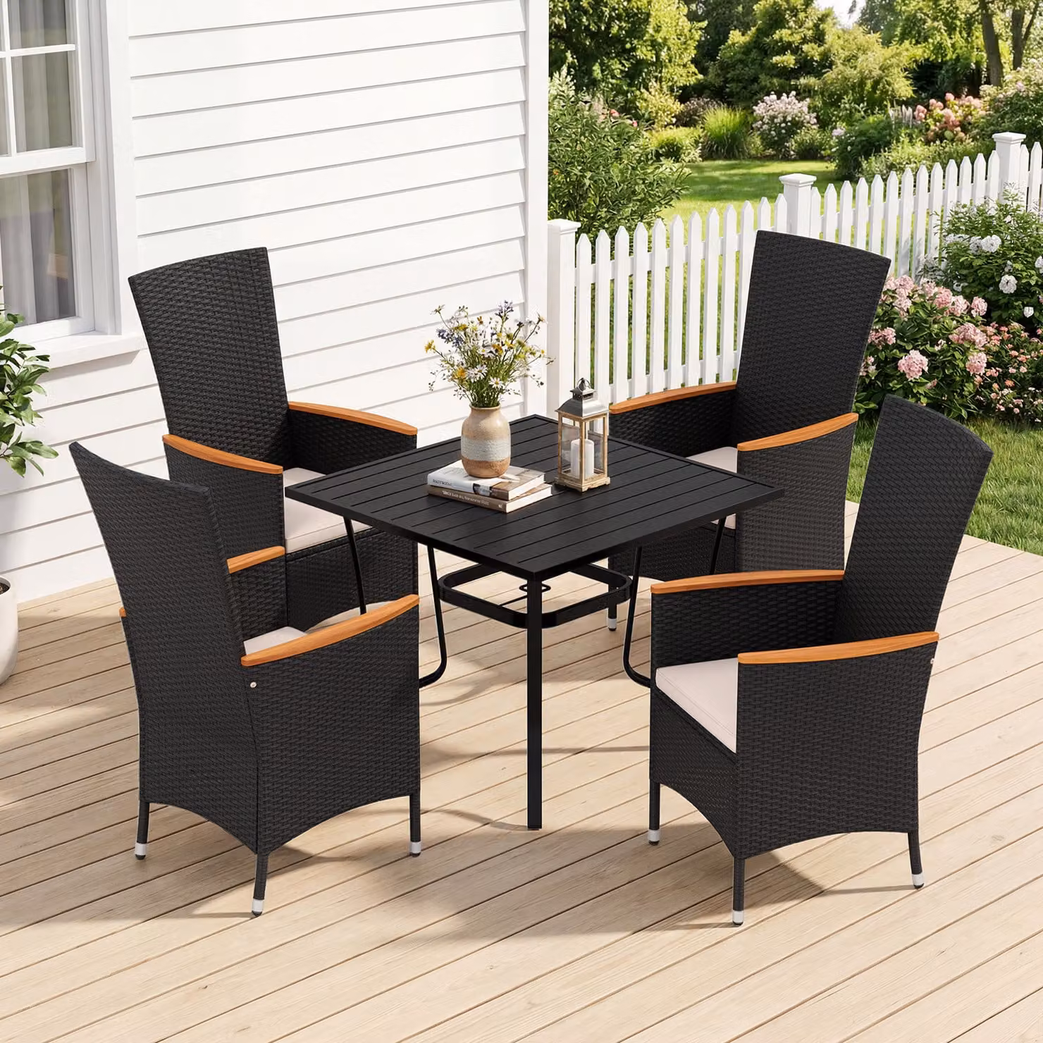 Set di 4 sedie da esterno Costway in polyrattan con cuscini beige per giardino, balcone o bordo piscina